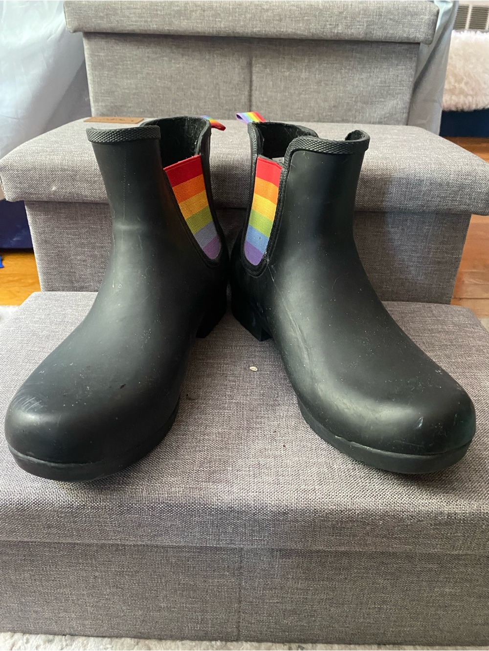 Black chooka brand rain boots with Rainbow Elastic Panels size 8 adult